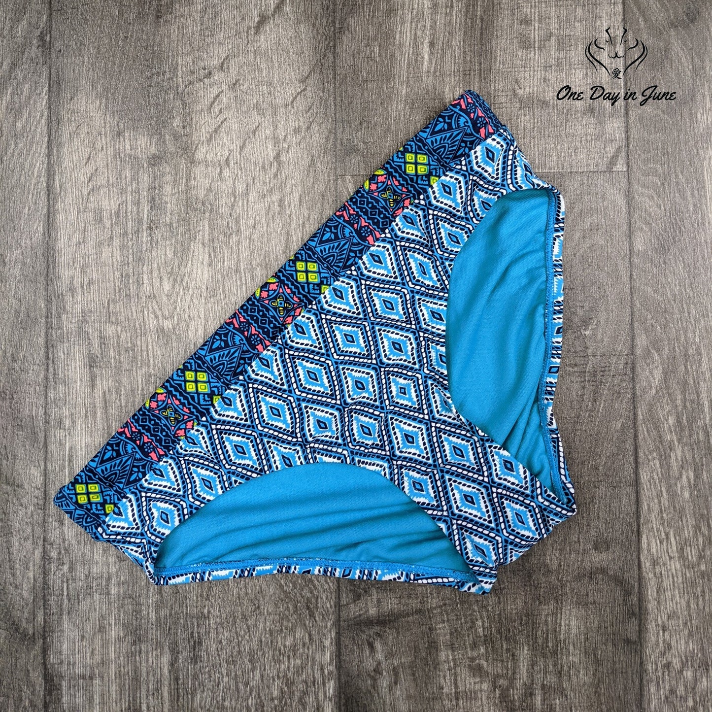Coastal Blue Geometric Bikini Bottom Swimsuit Size M (8-10)