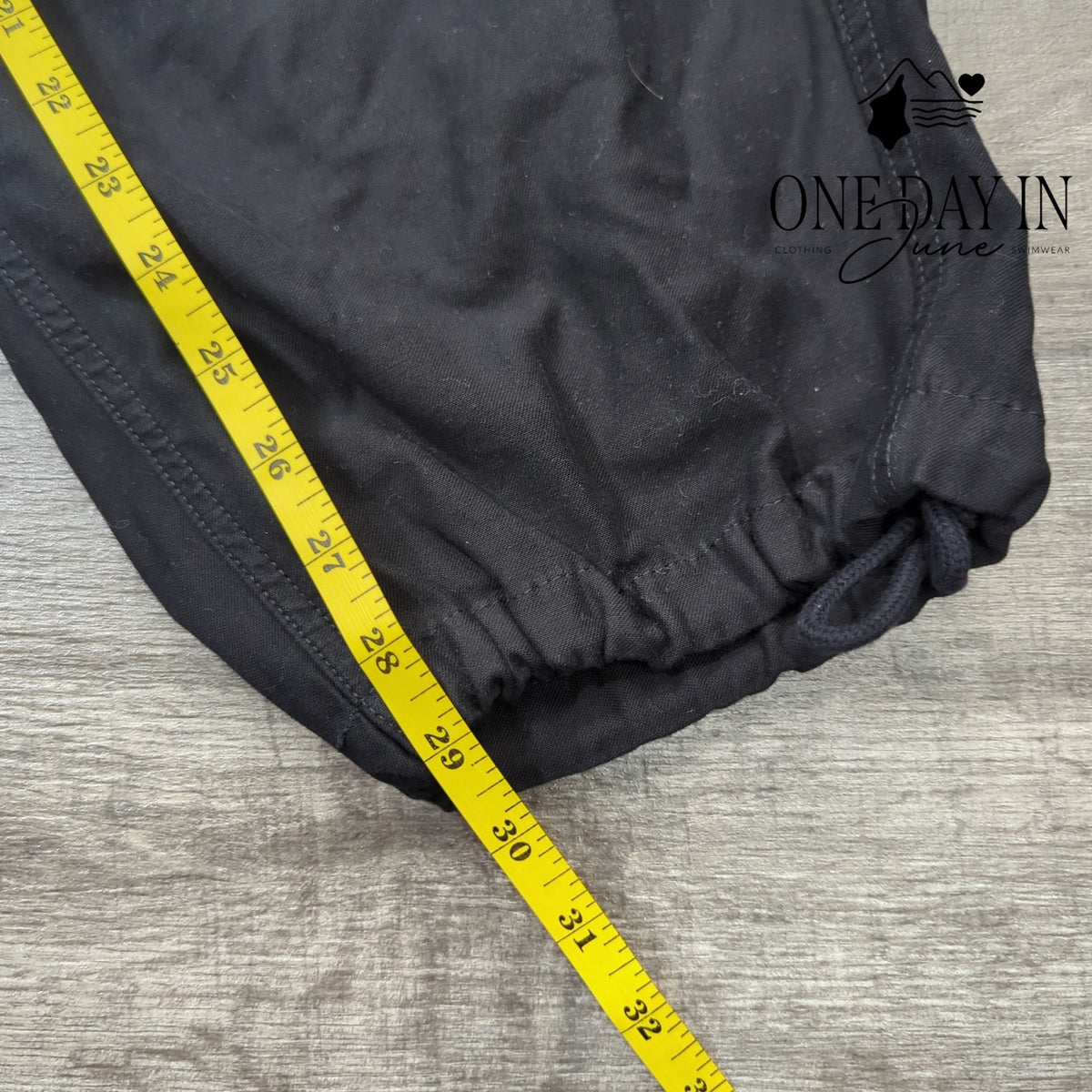 Aritzia TNA Supply Cargo Pants Black Utility Adjustable NWT Size 10