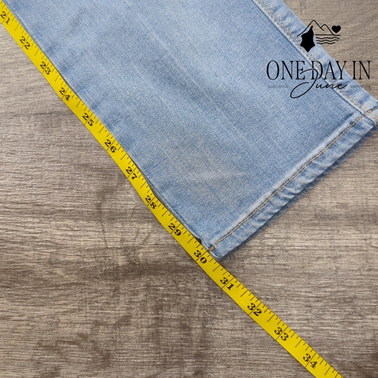 7 For All Mankind Kimmie Straight Jeans Slim Illusion Luxe NWT $198 Size 2 (26)