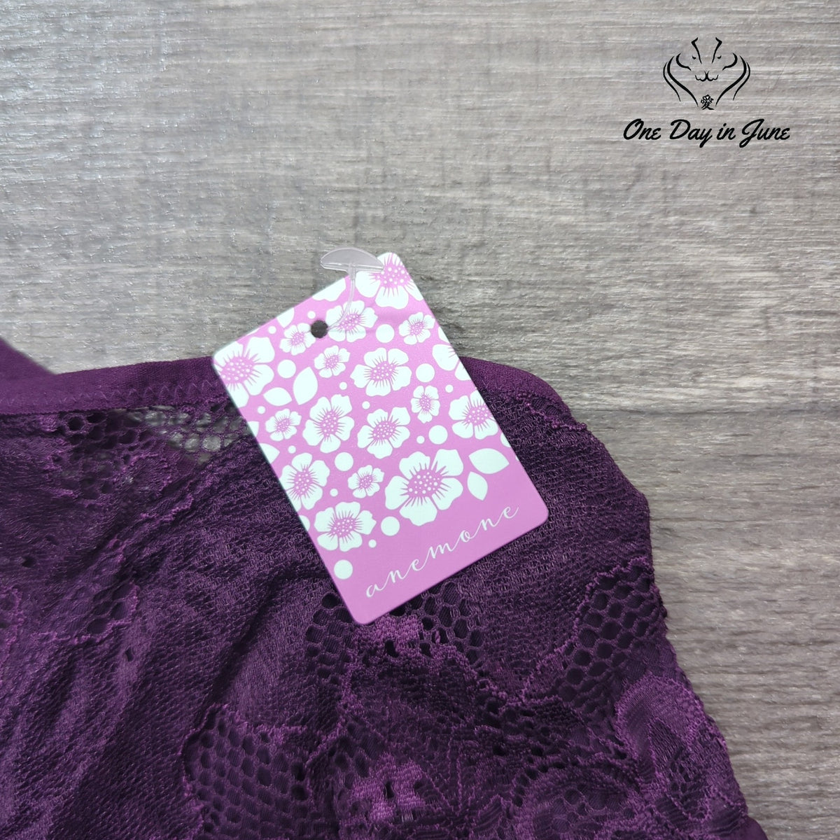 Anemone Lace Halter Bralette Deep Purple Scalloped Wireless NWT Size S/M