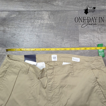 Gap Mid Rise Hits at Ankle Downtown Khaki Size 20