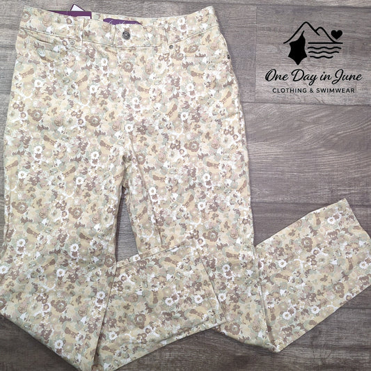 Gloria Vanderbilt Amanda 2.0 Slim Leg Classic Rise Floral Jeans Size 10 Short