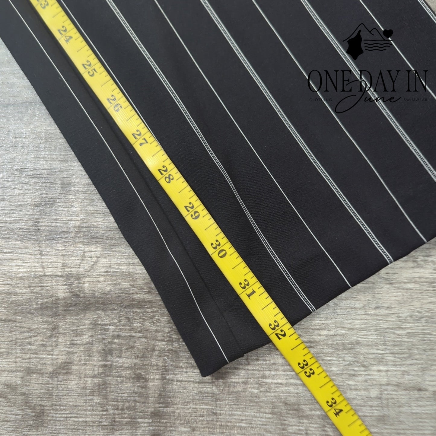 Bali Pin Stripe Straight Leg Pants Size 6