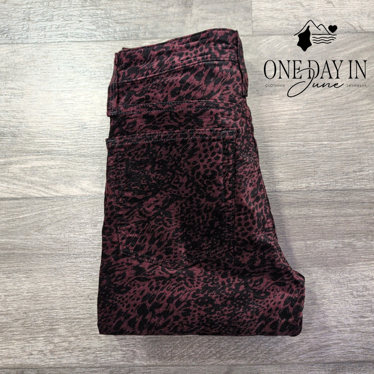 AG Adriano Goldschmied Farrah Skinny Ankle Jeans Burgundy Animal NWT Size 2 (26)