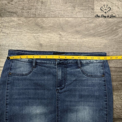 Celebrity Pink Junior's Denim Skirt Size 7