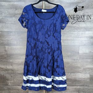 Signature by Robbie Bee Floral Lace Fit Flare Dress Navy Ivory NWT Size 10