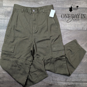 AG Adriano Goldschmied Cargo Crop Pants Olive Green Utility NWT $215 Size 4 (27)