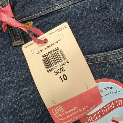 Levi Strauss & Co Totally Slimming Capri Jeans Size 10