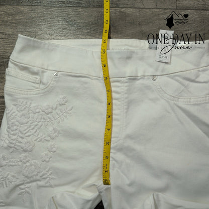Chico's Embroidered Pull On Jegging Ankle Jeans White Size 0.5R 6 NWT Size 6