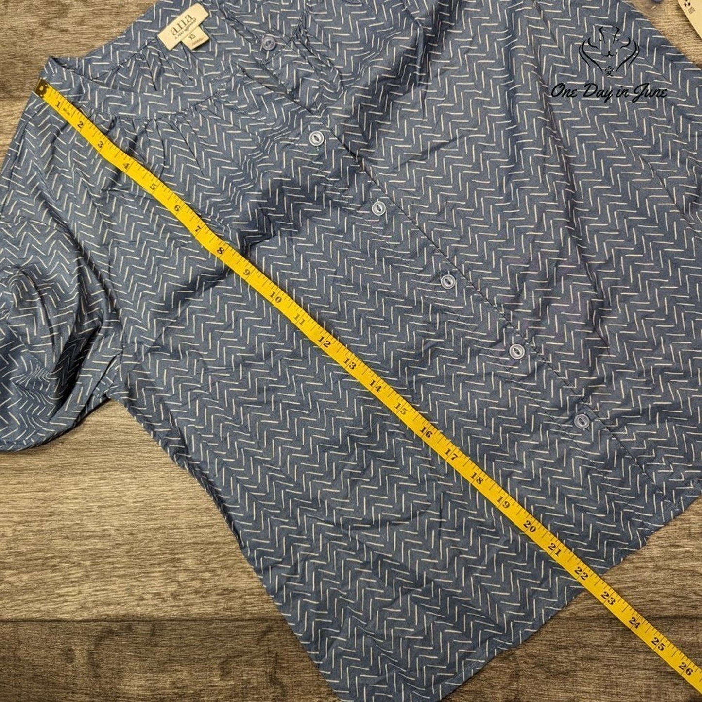 A.n.a Button Down Top Size XS