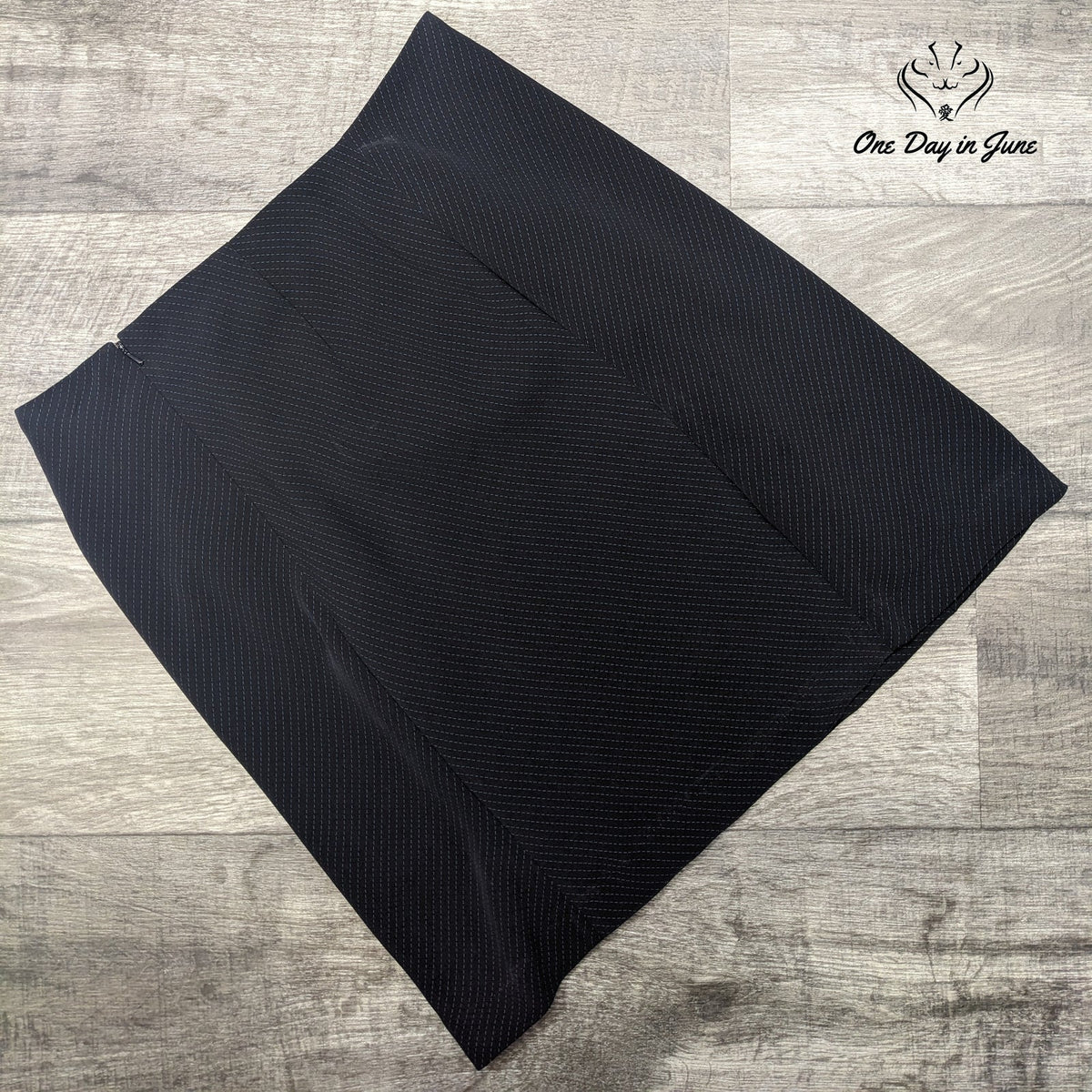 Larry Levine Black Pinstripe Pencil Skirt Lined Career Office Size 10