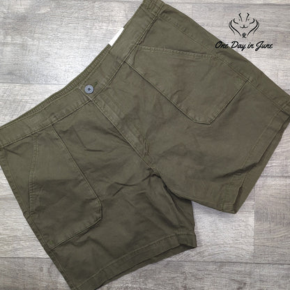 St. John's Bay Chino Shorts Size 40