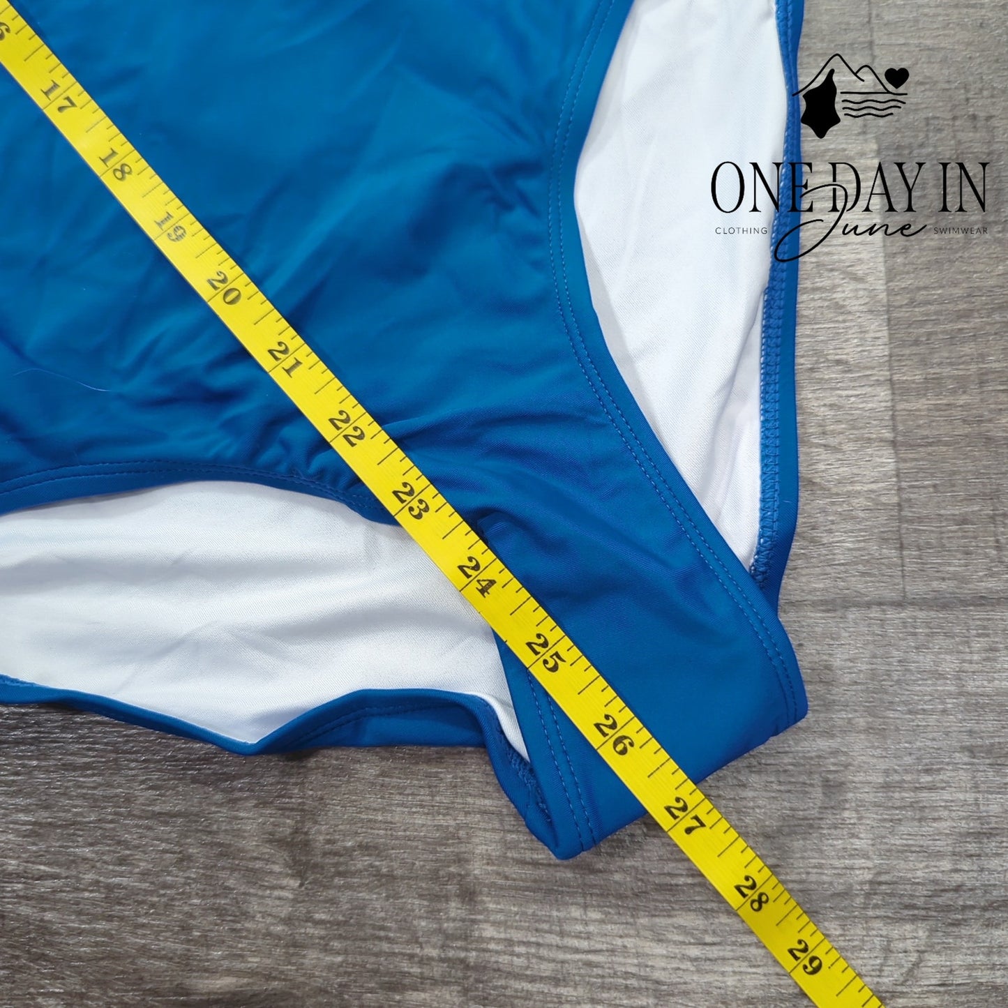 Dokotoo Twist Front One Piece Swimsuit Size M