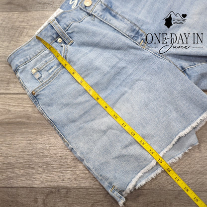 Seven7 Fray Hem Weekend Denim Shorts Size 14