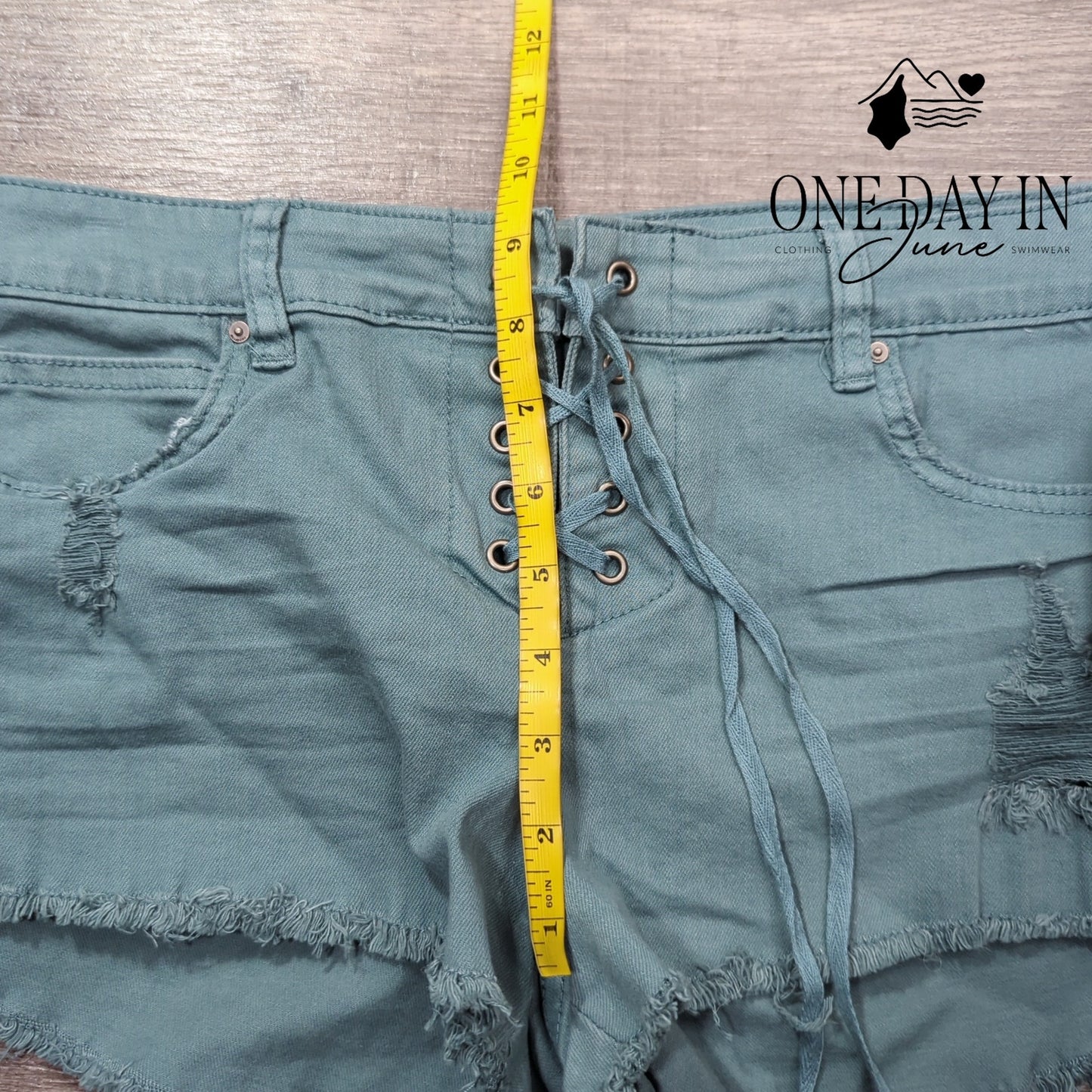 Billabong Lite Hearted Lace Up Denim Shorts Size 28 (6)