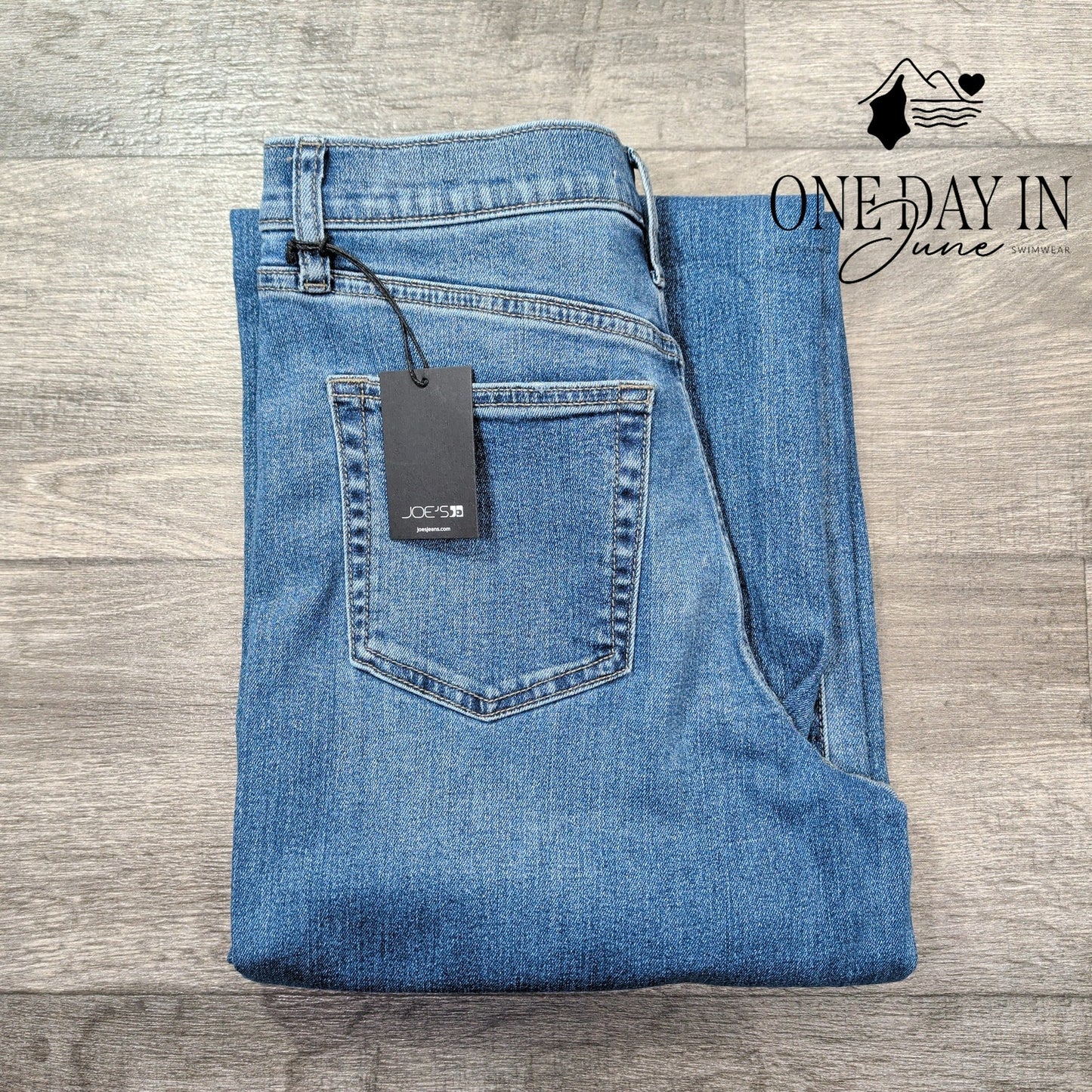 Joe's Jeans High Rise Wide Leg Jeans Medium Wash Raw Hem NWT Size 6 (28)