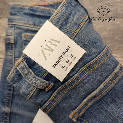 Zara Mid Rise Ankle Length Jeans Size 0