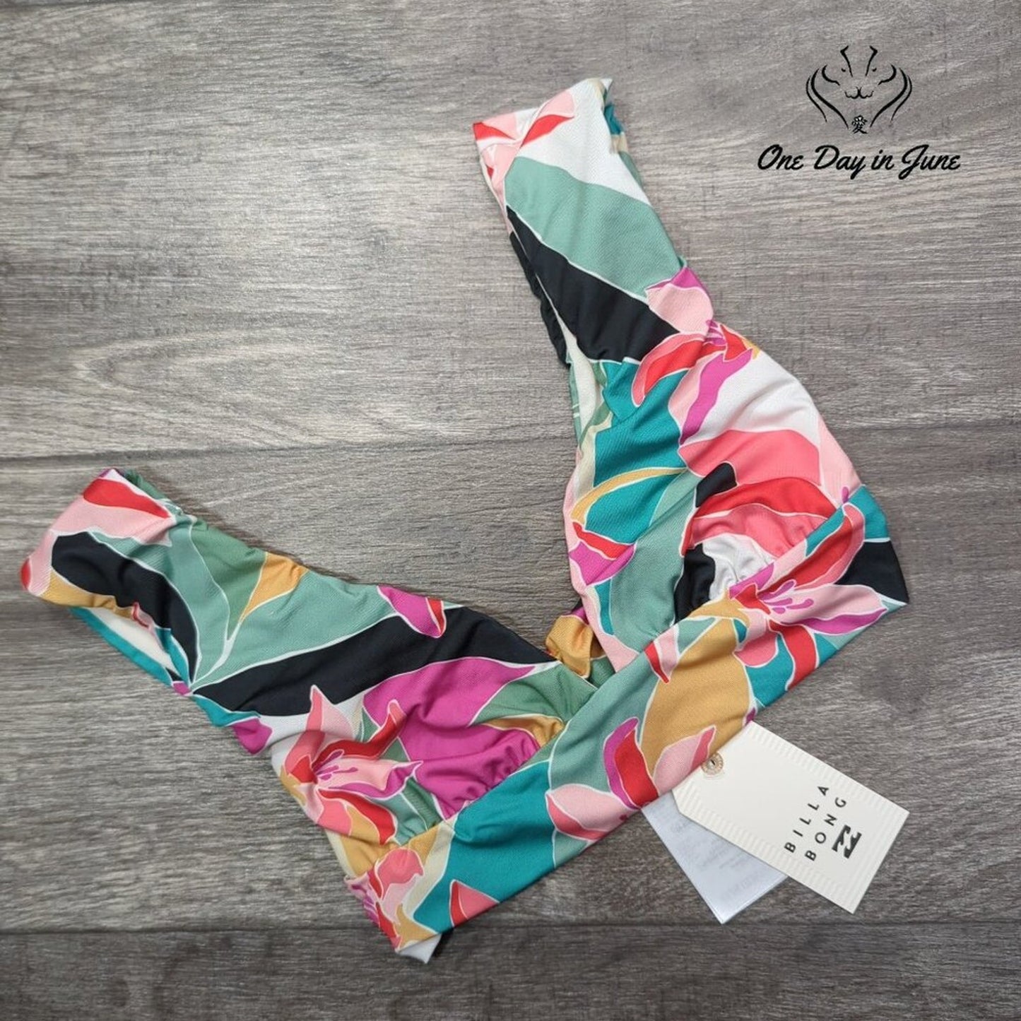 Billabong Wild Sun Plunge Bikini Top Tropical Floral Multicolor NWT Size S