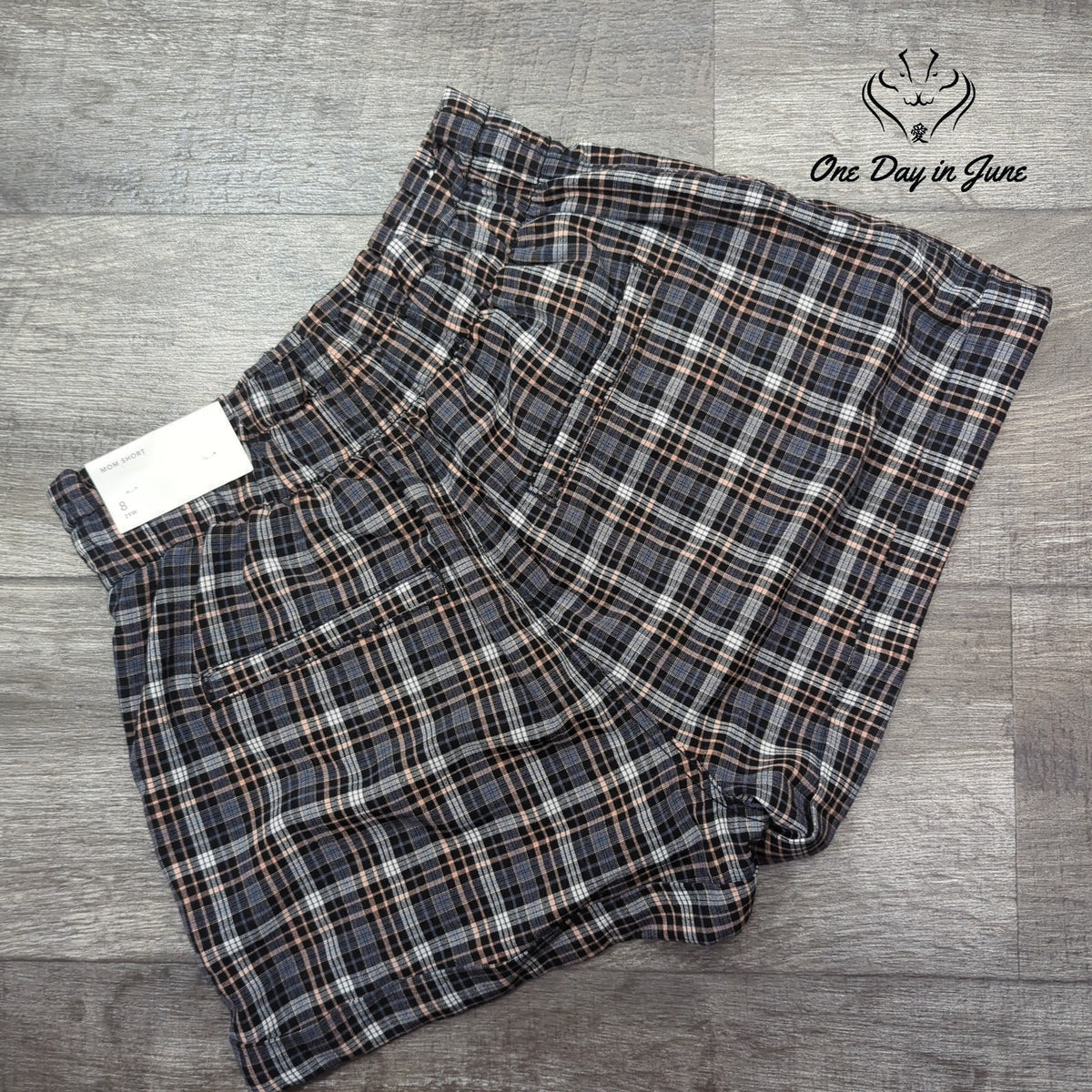 American Eagle Outfitters Mom Shorts High Rise Plaid Black Pink NWT Size 8