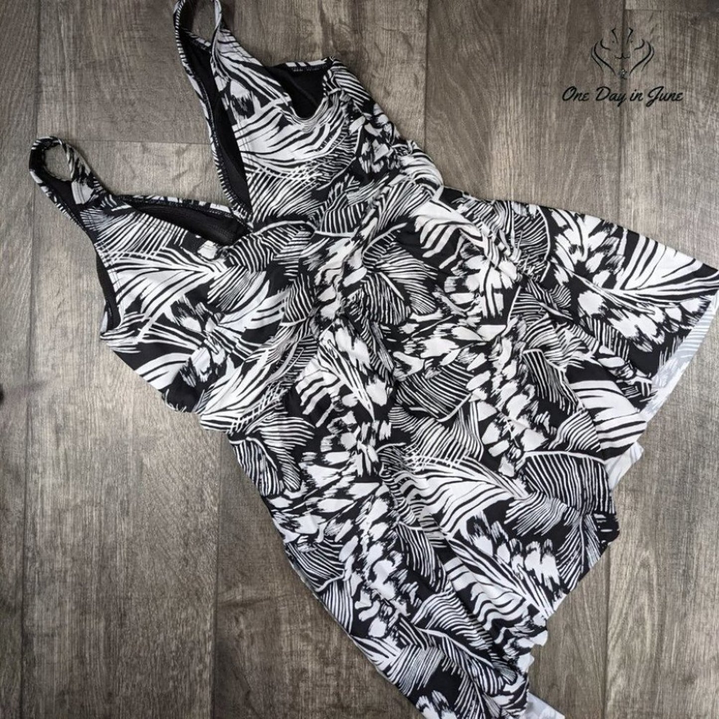 Blencot V Neck Printed One Piece Swimdress Size L