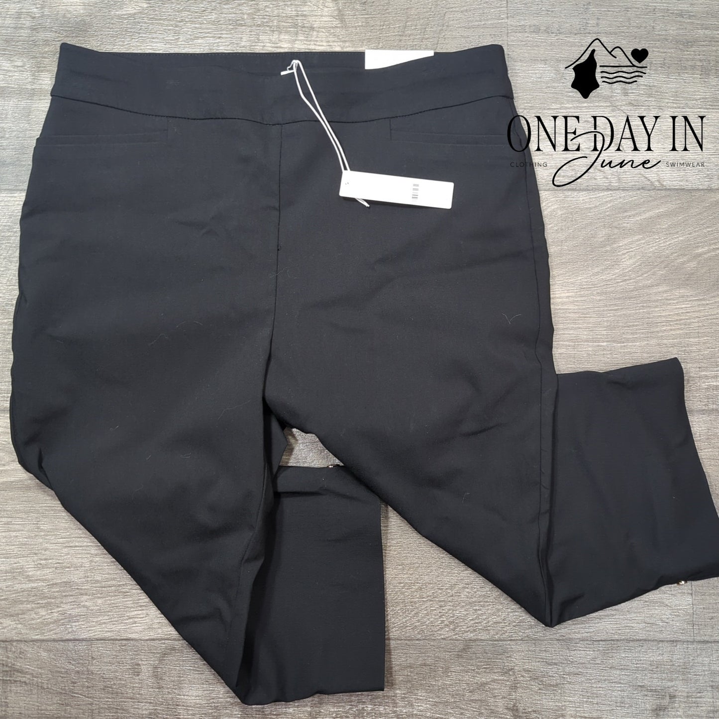 Chico's Bridgette Slim Leg Crop Pants Size Chico's 1.5 (10)