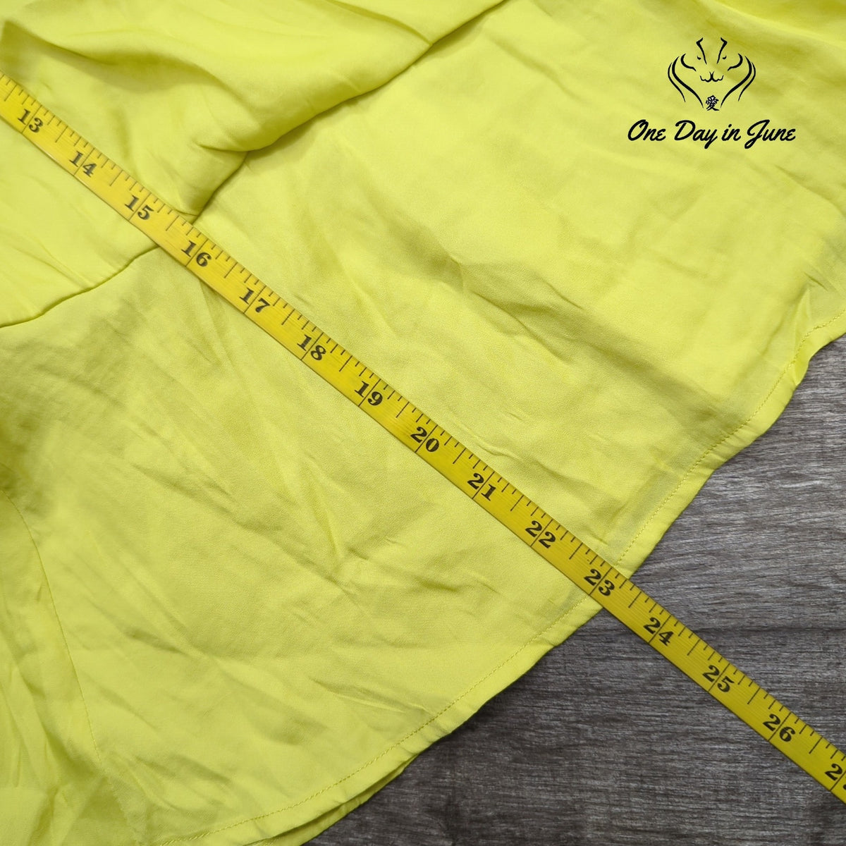 GiGiO Sleeveless Wrap Blouse Neon Yellow Collared Ruffle Peplum NWT Size M