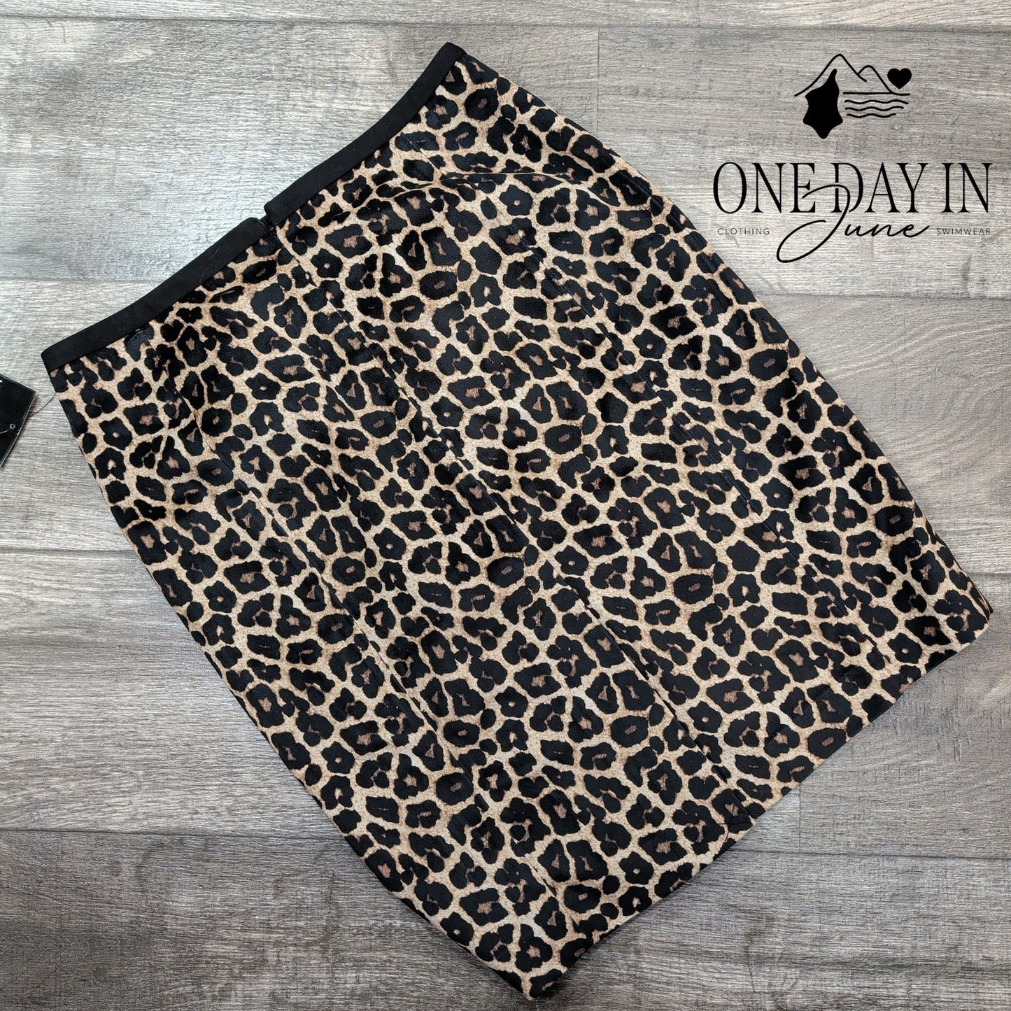 Liz Claiborne Leopard Pencil Skirt Size 8