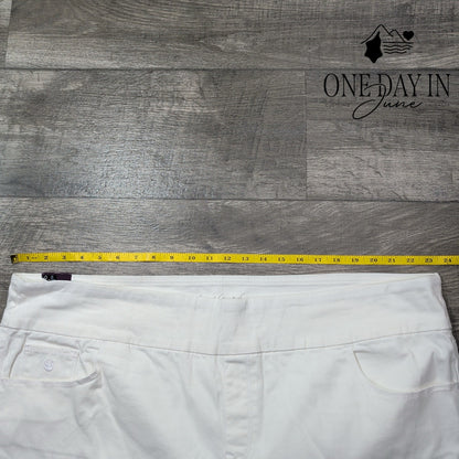 Gloria Vanderbilt Amanda Bermuda Shorts White Pull On Stretch NWT Size 24W