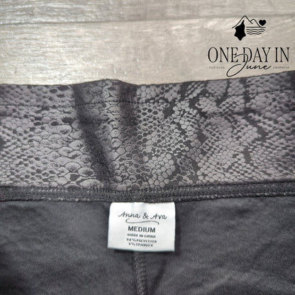 Anna & Ava Snake Print Ankle Legging Size M