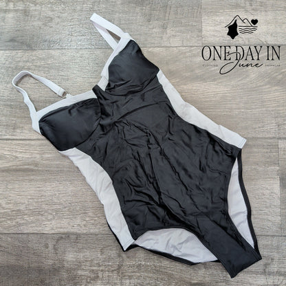 Suuksess Lace Up Back One Piece Swimsuit Size S