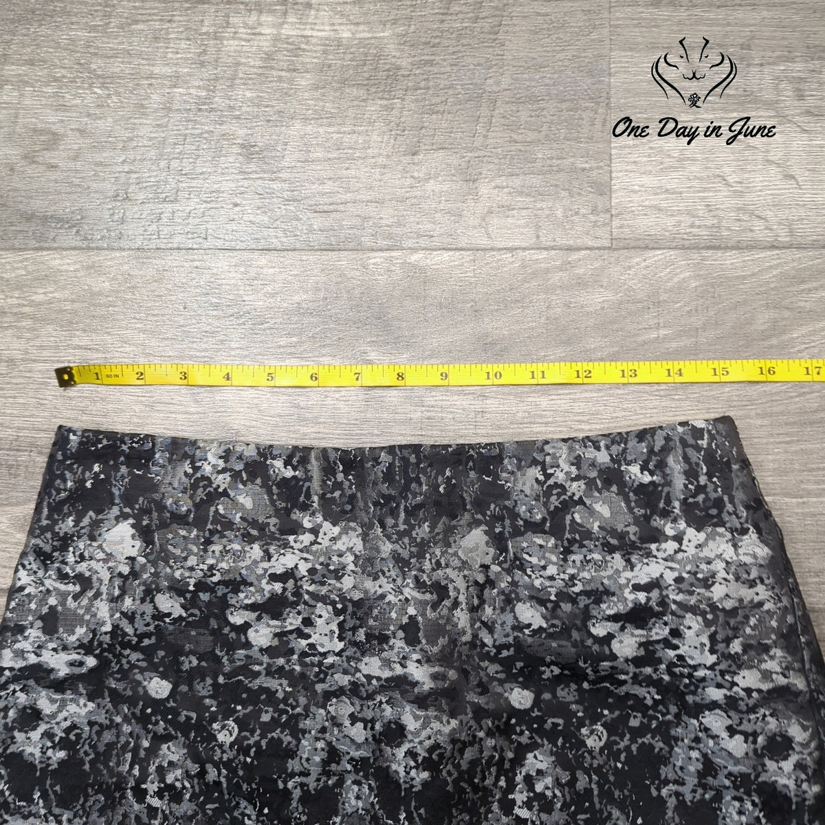 Banana Republic Mini Skirt Black Gray Floral Jacquard Lined Size 4