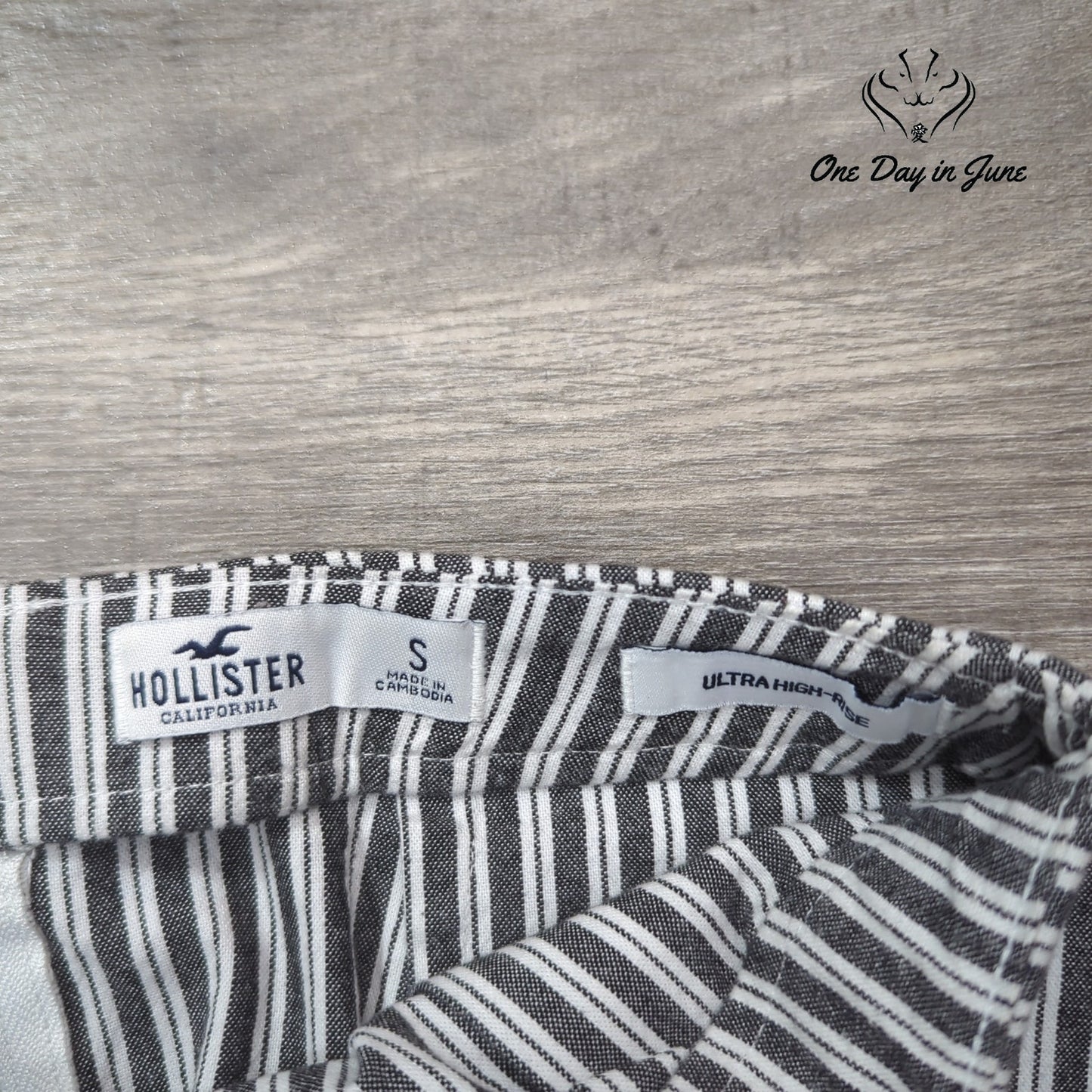 Hollister Ultra High Rise Mini Skirt Size S