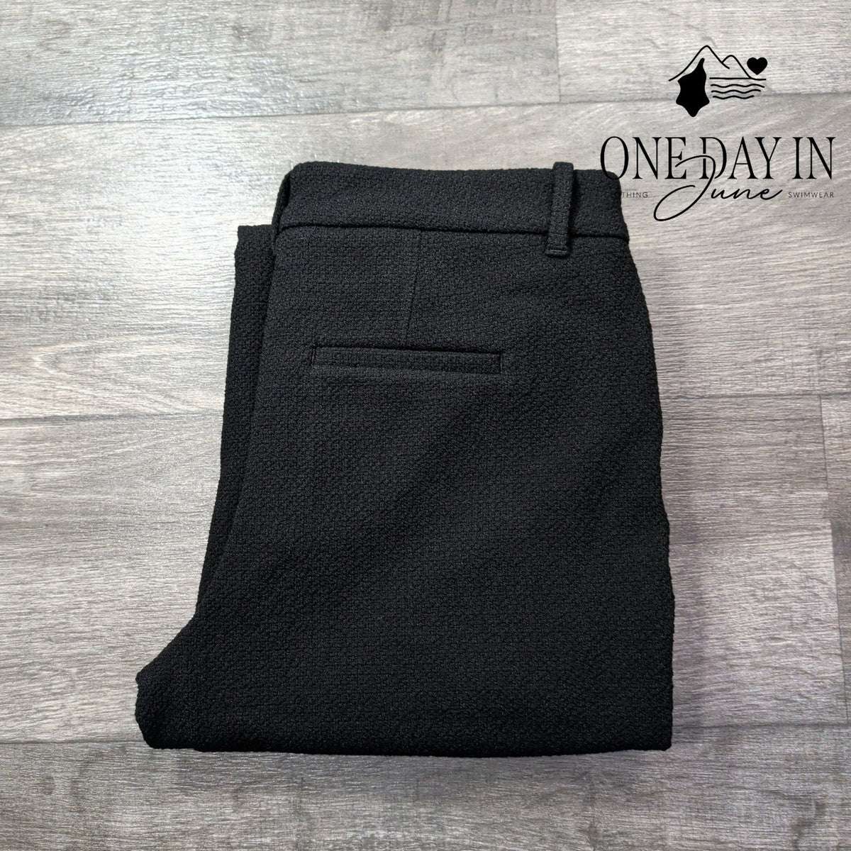 Chico's Textured Slim Leg Pull On Pants Black NWT Size Chico's .5 (6)
