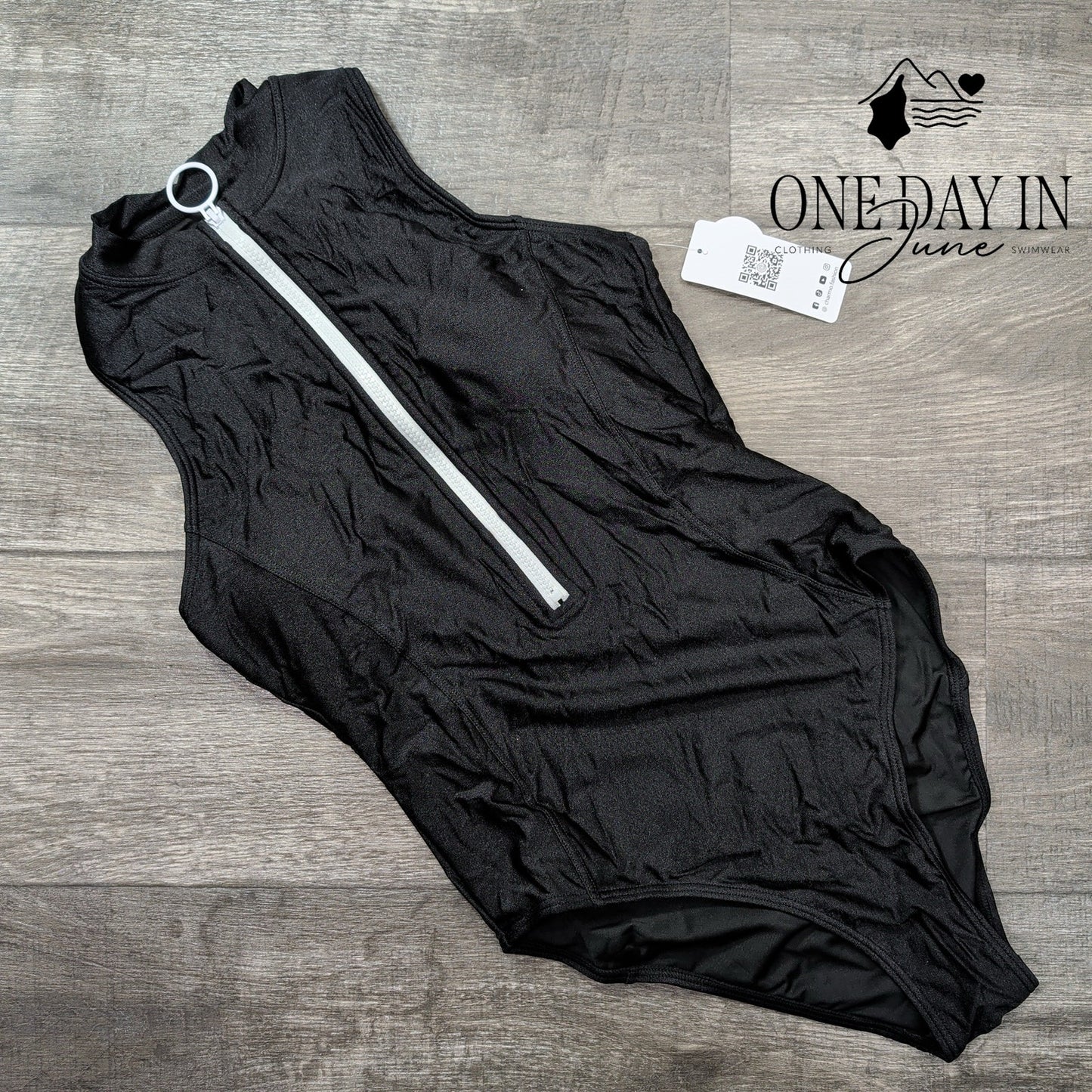 Charmo Hight Neck Zip Front One Piece Swimsuit Size M