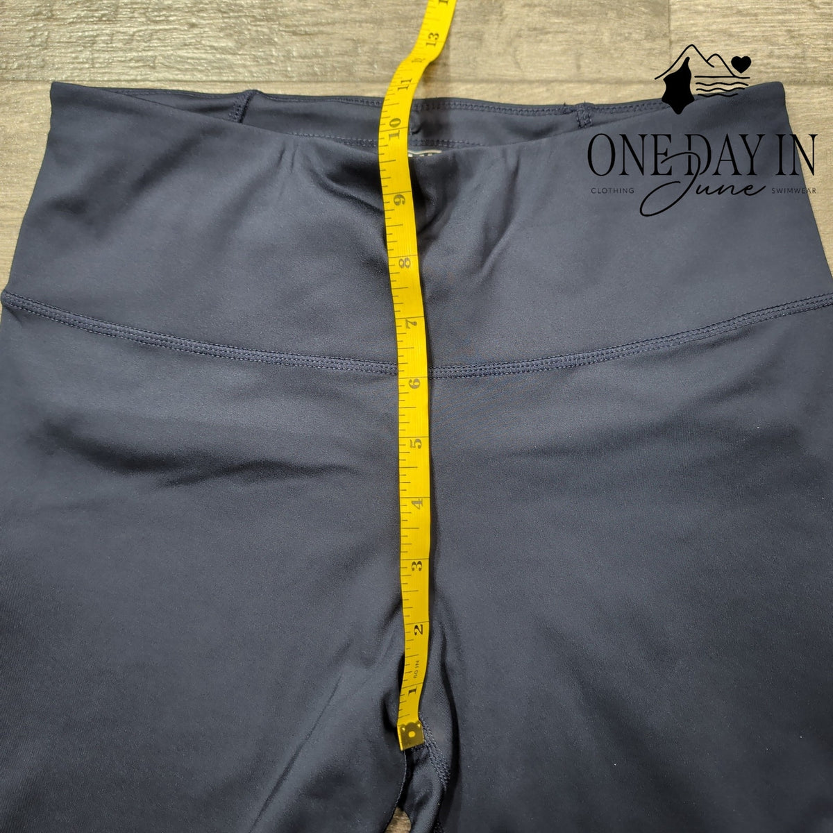 Kirkland Signature Reflective Crop Leggings Navy Blue 4 Way Stretch NWT Size M