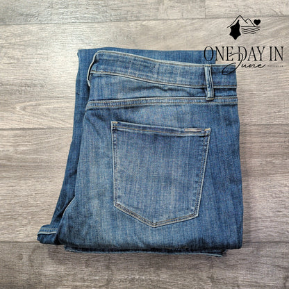 White House Black Market Market Mid Rise Slim Bootcut Jeans Blue NWT Size 18S