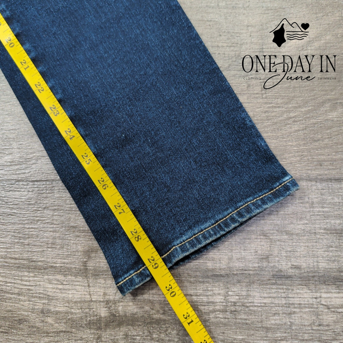 AG Adriano Goldschmied Straight Leg Jeans Dark Wash Blue NWT Size 4 (27)