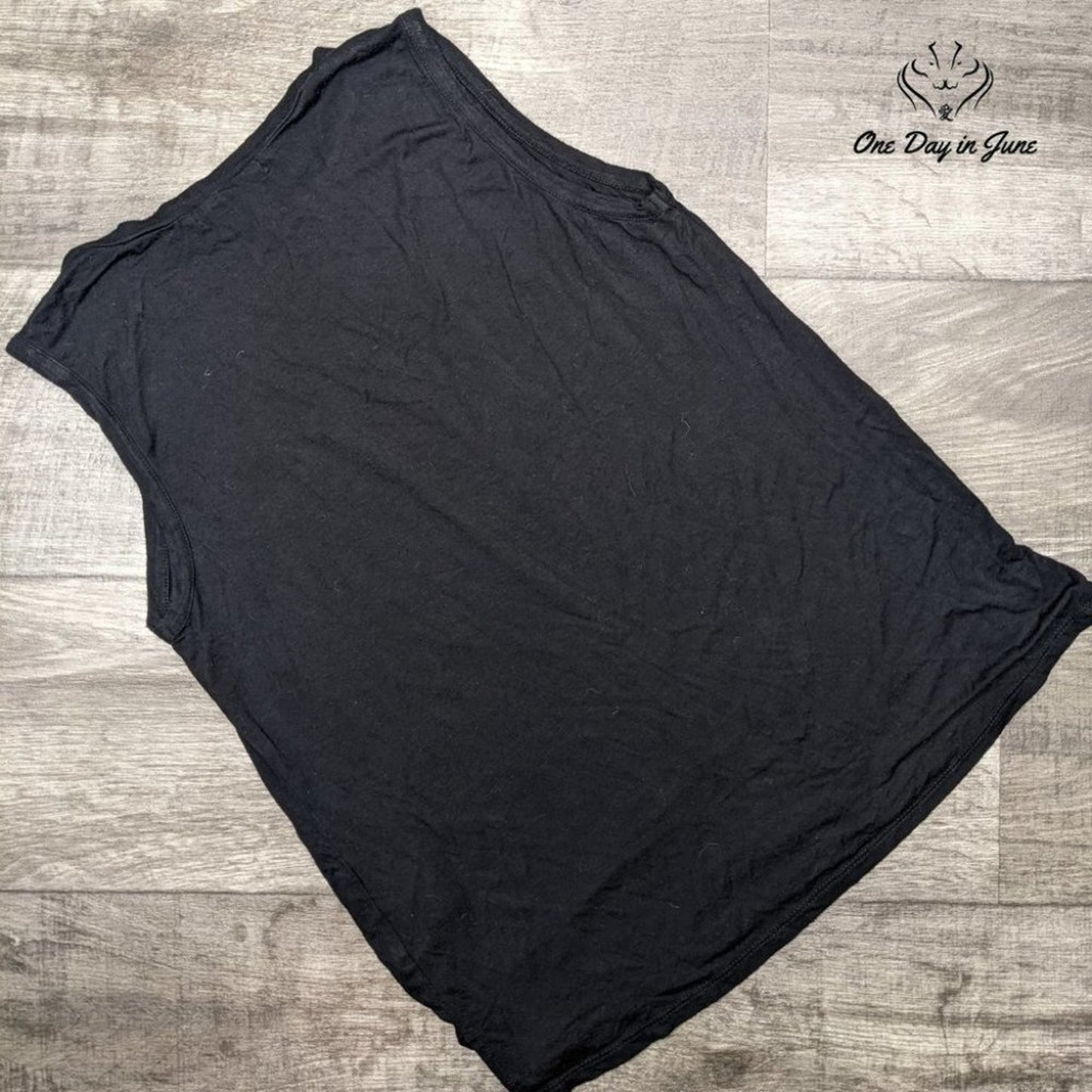 Rags 2 Riches Sleevless T Shirt Size M