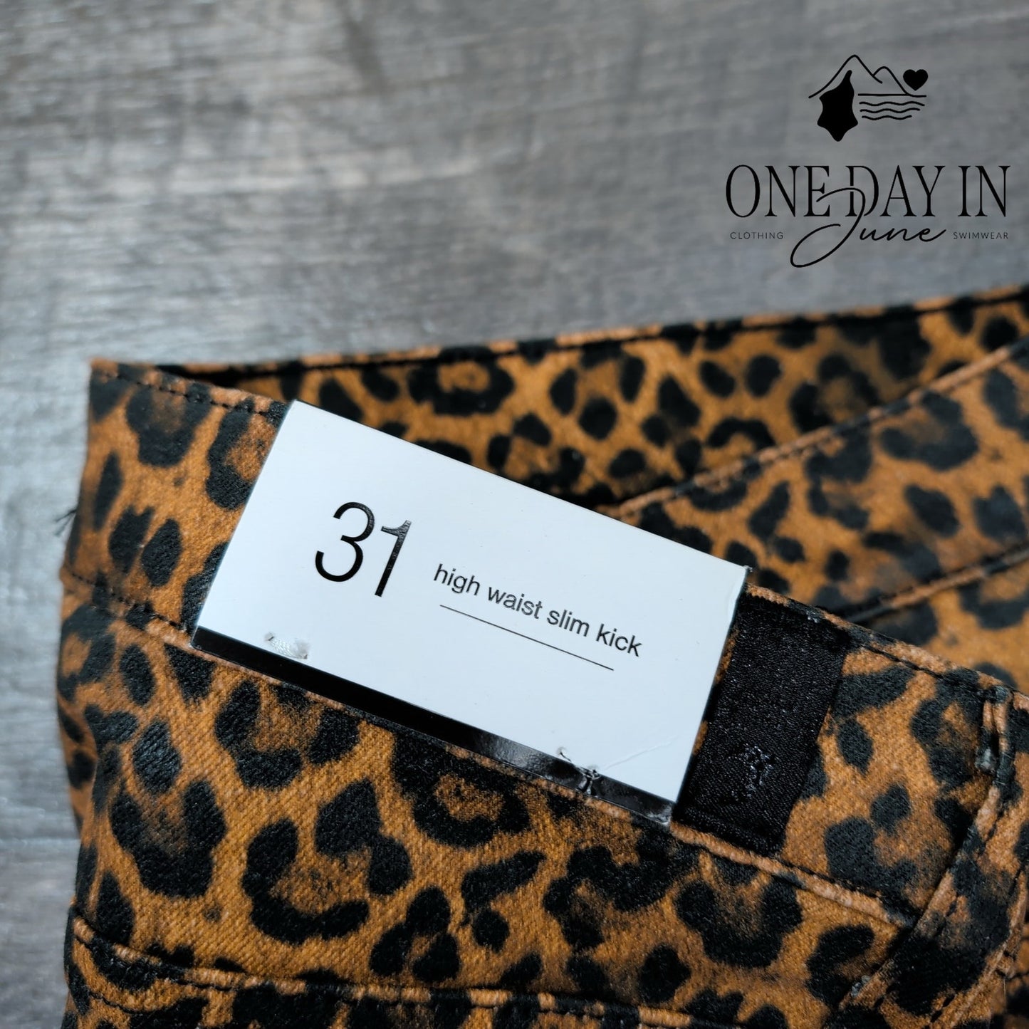 7 For All Mankind Slim Kick Jeans Leopard Coated High Rise NWT $225 Size 12 (31)