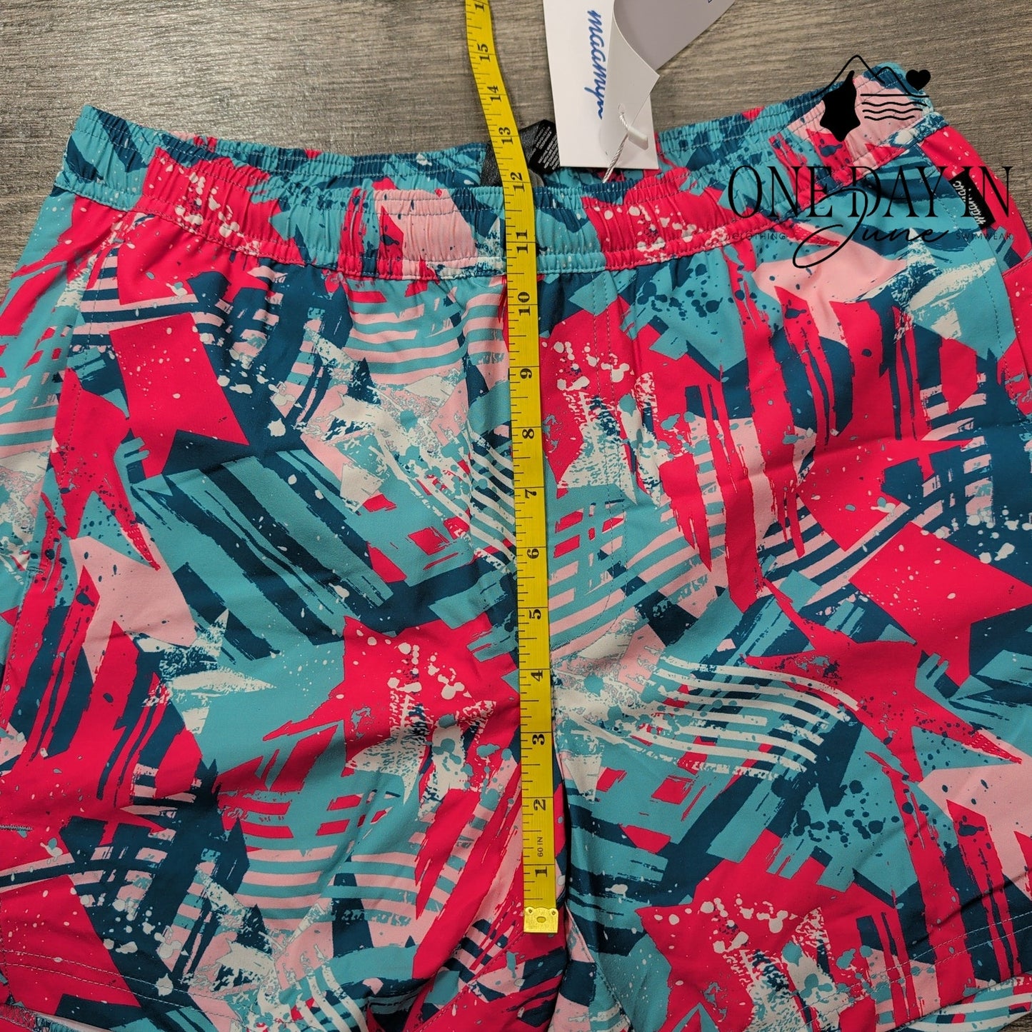 Maamgic Boardshorts Size M