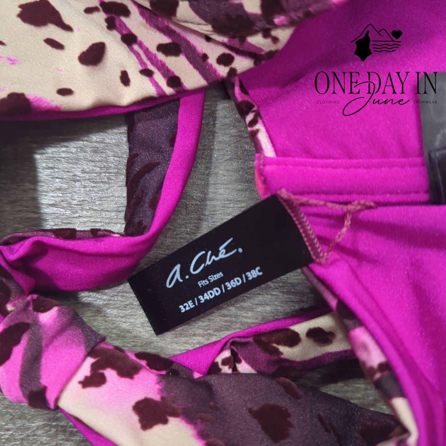 A.Che Underwire Halter Tie Back Bikini Top Size M (32E, 34DD, 36D, 38C)