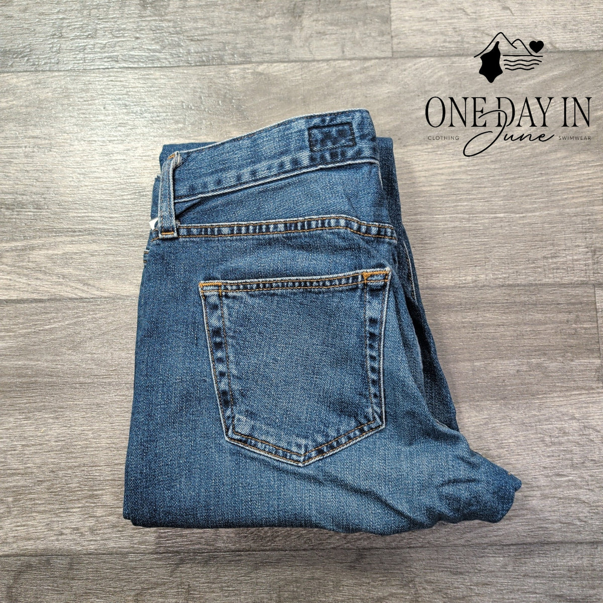 AG Adriano Goldschmied AG-ED Straight Leg Jeans Medium Wash NWT Size 4 (27)