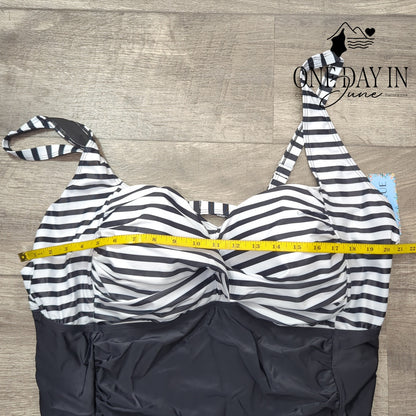 Yonique Plus Size Twist Front One Piece Swimsuit Size 28W