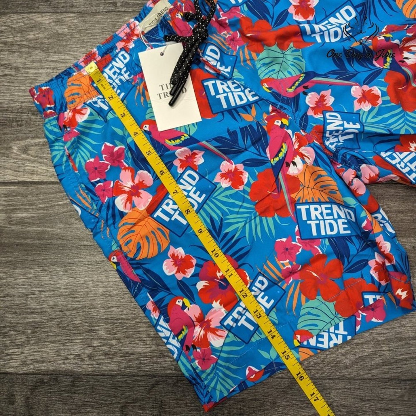 Tide Trend Floral Board Shorts Size S