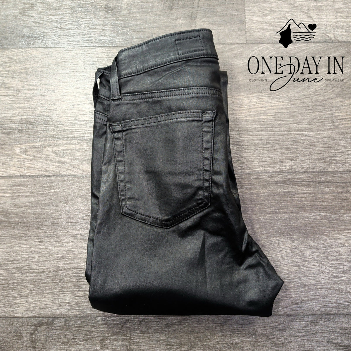AG Adriano Goldschmied Coated Straight Leg Jeans Black NWT $215 Size 4 (27)