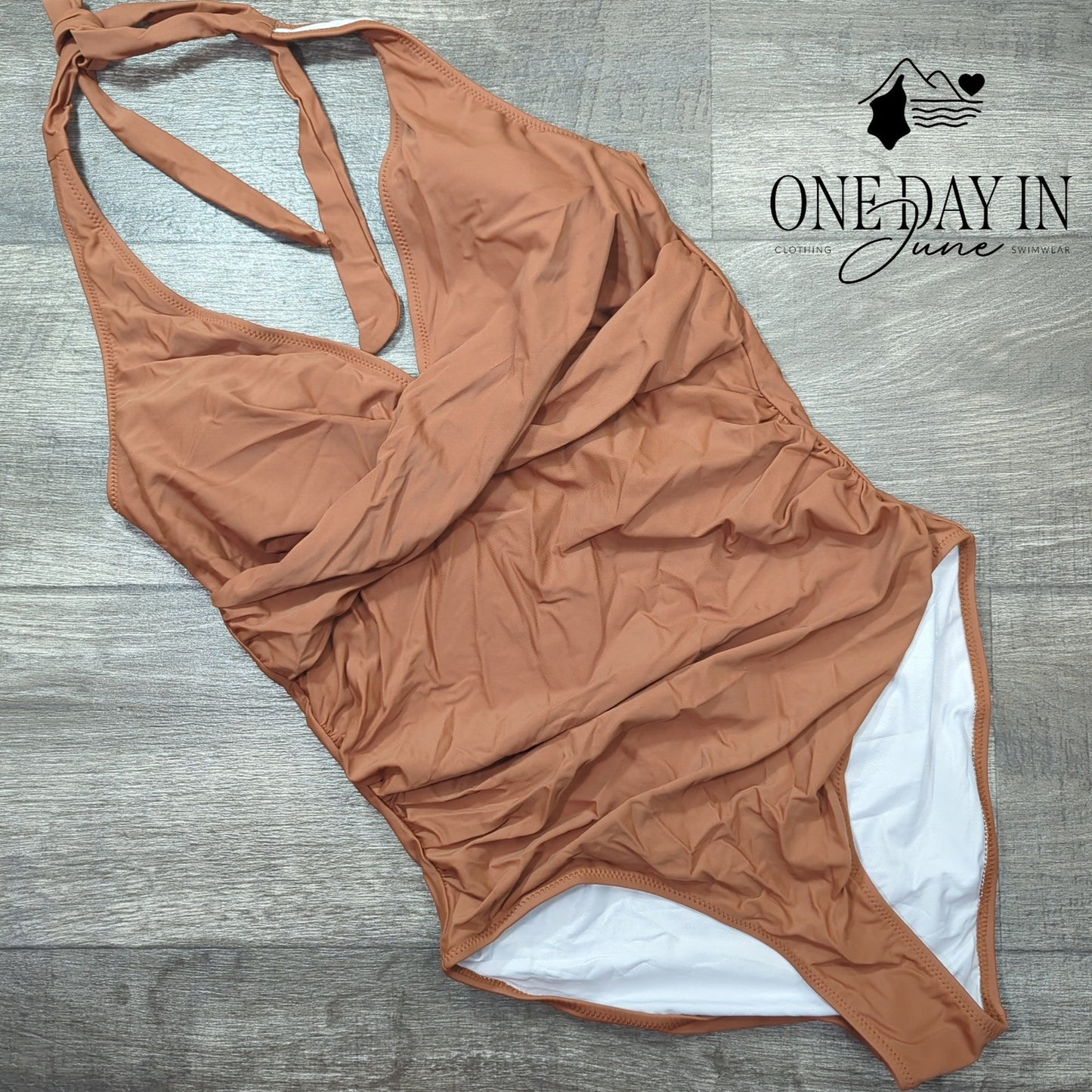 CharmLeaks Twist Front Halter One Piece Swimsuit Size L