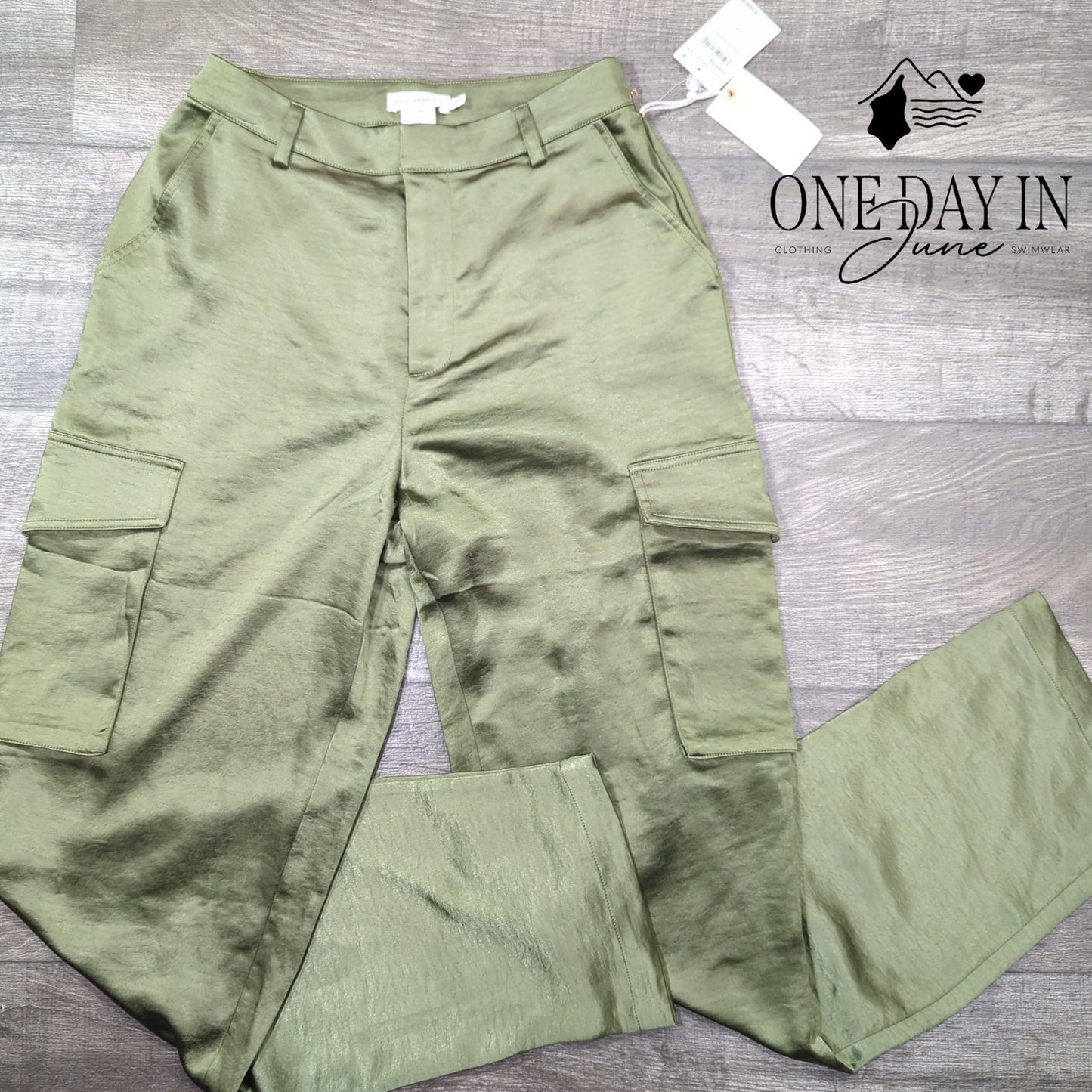 Good American Sateen Cargo Pants Size 2