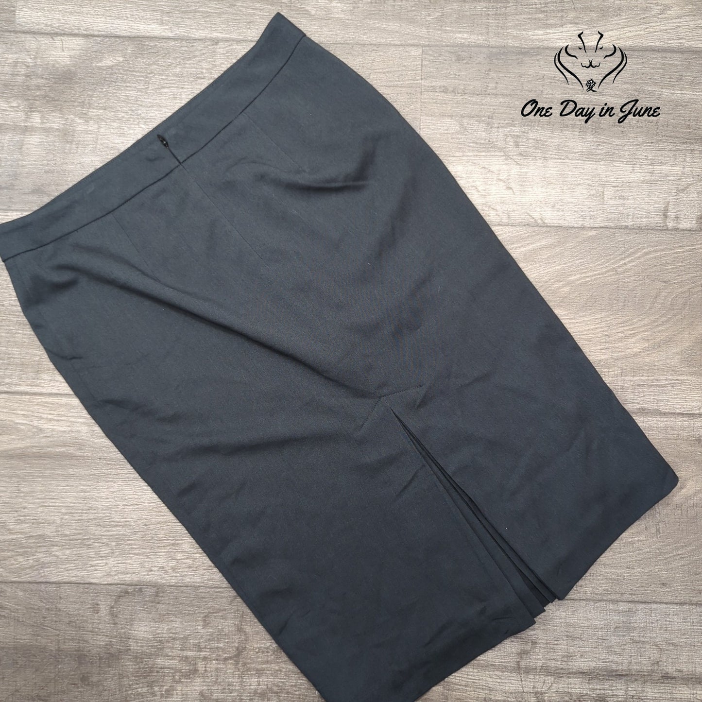 Cabi 430 Bossy Skirt Size 8
