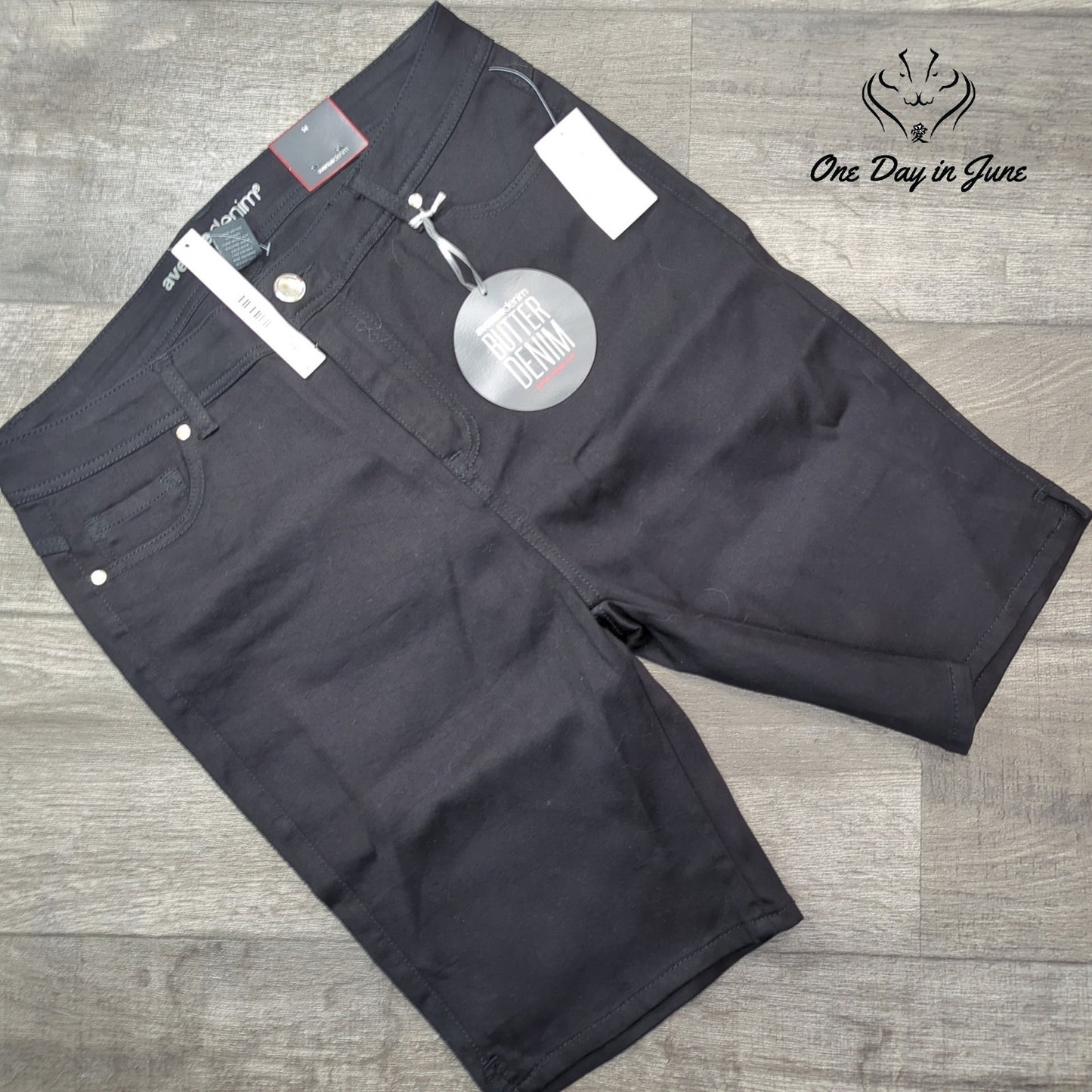 Avenue Denim Butter Denim Shorts Size 14