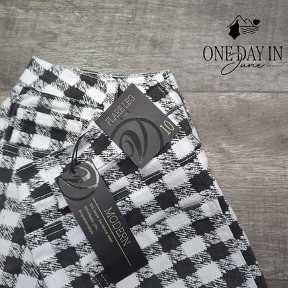 Versona Modern Flare Leg Jeans Women's Black White Gingham Plaid NWT Size 10